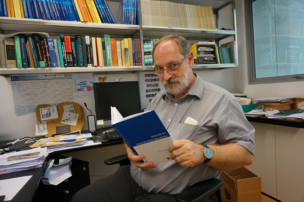 Professor Berge Englert at CQT, NUS.