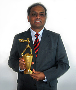 University award winnder Rahul Jain of the Centre for Quantum Technologies, National University of Singapore, pictured with trophy.