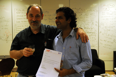 CQT PhD student Arun and his supervisor Berge Englert.