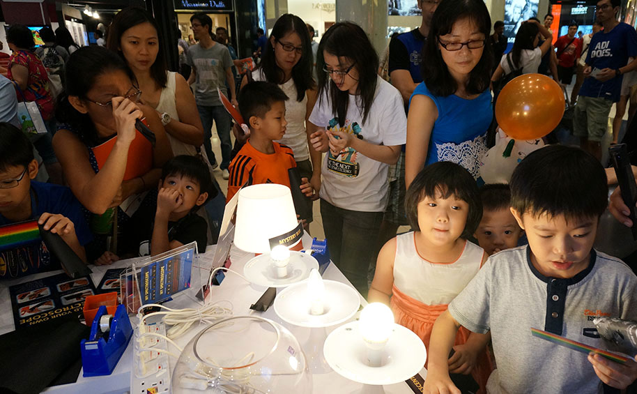 Crowds at Xperiment 2014 at Marina Square Mall, Singapore Science Festival